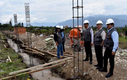 MIEMBROS DE LA COMISIÓN ORGANIZADORA DE LA UNAH VERIFICAN AVANCE DE CONSTRUCCIÓN DEL CERCO PERIMÉTRICO EN INTAY – LURICOCHA