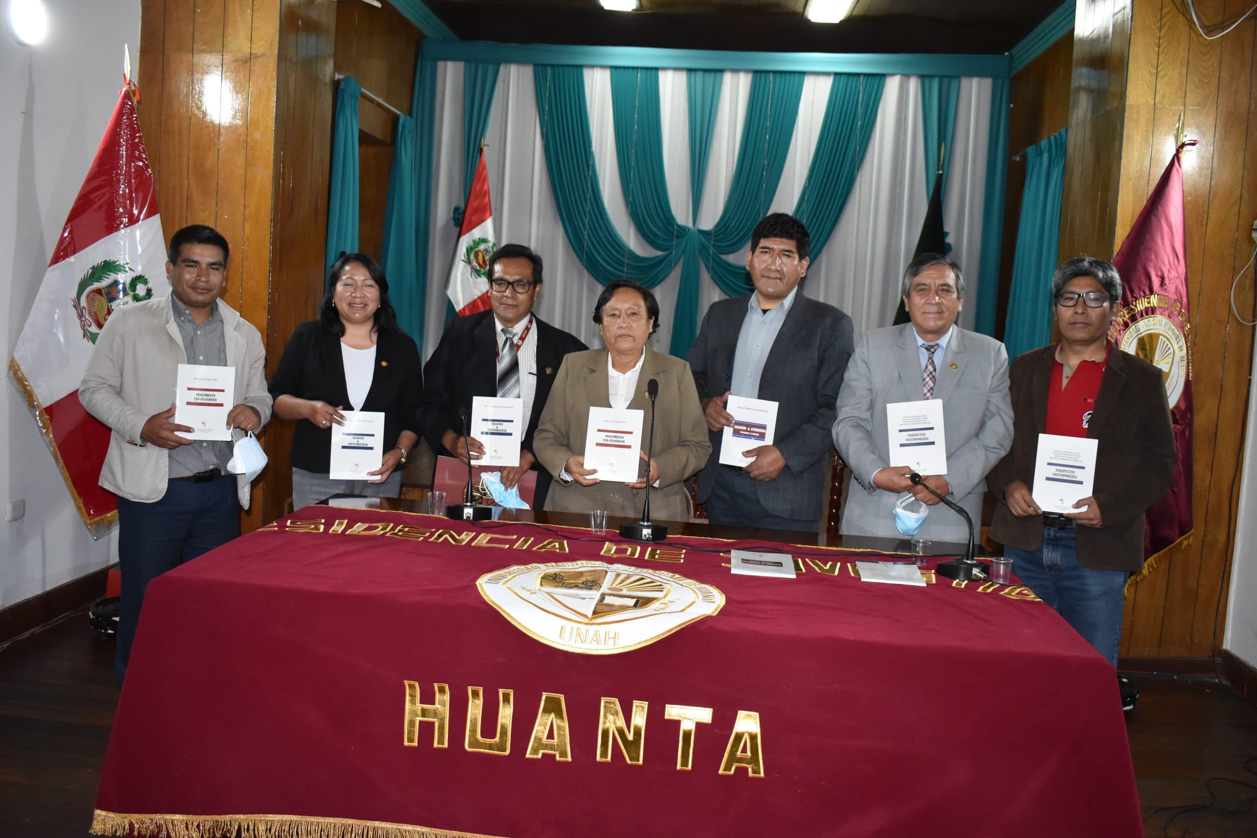 PRESENTACIÓN DE LIBROS DEL FONDO EDITORIAL