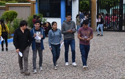 129 ESTUDIANTES CON BECAS DE ESTUDIOS.