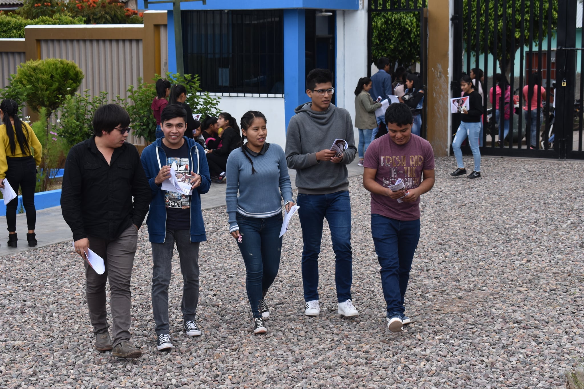 129 ESTUDIANTES CON BECAS DE ESTUDIOS.