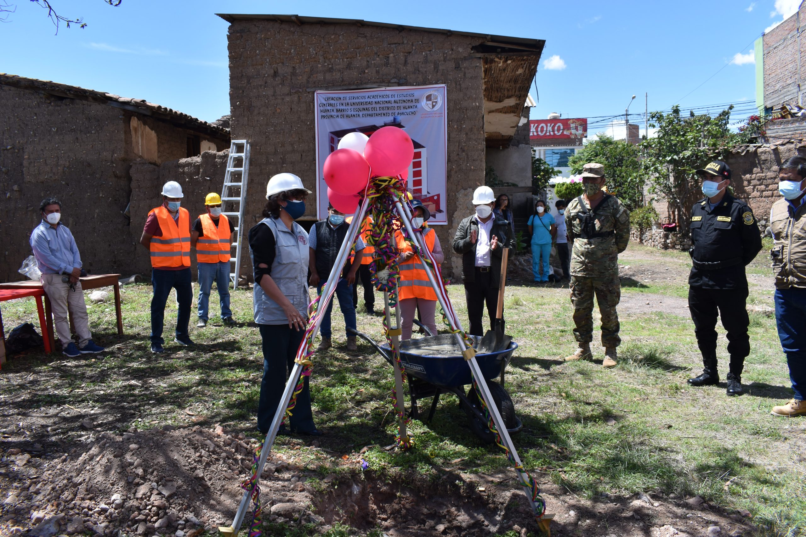 PRIMERA PIEDRA PARA LOCAL DE ESTUDIOS GENERALES DE LA UNAH.