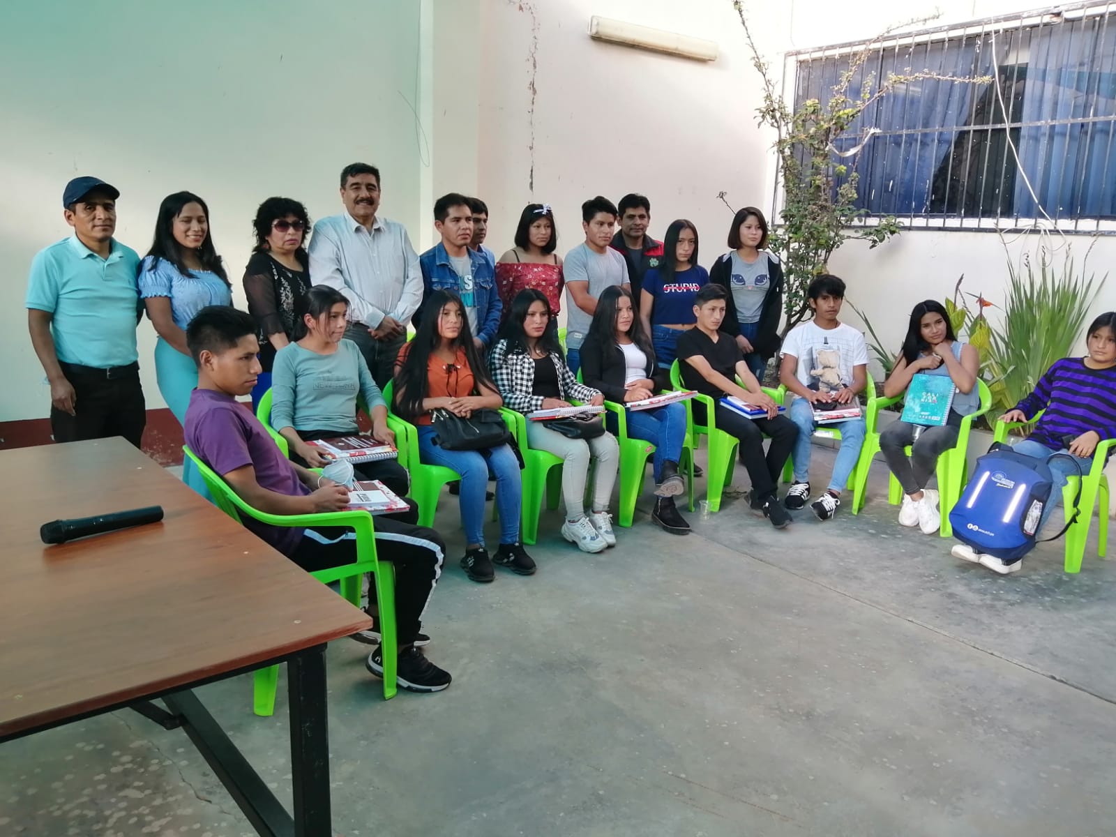 ENTREGAN RECONOCIMIENTO A ESTUDIANTES  PROCEDENTES DE UCHURACCAY.