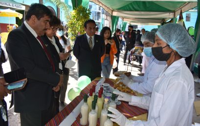 ESTUDIANTES DE INAF EXPONEN PRODUCTOS.