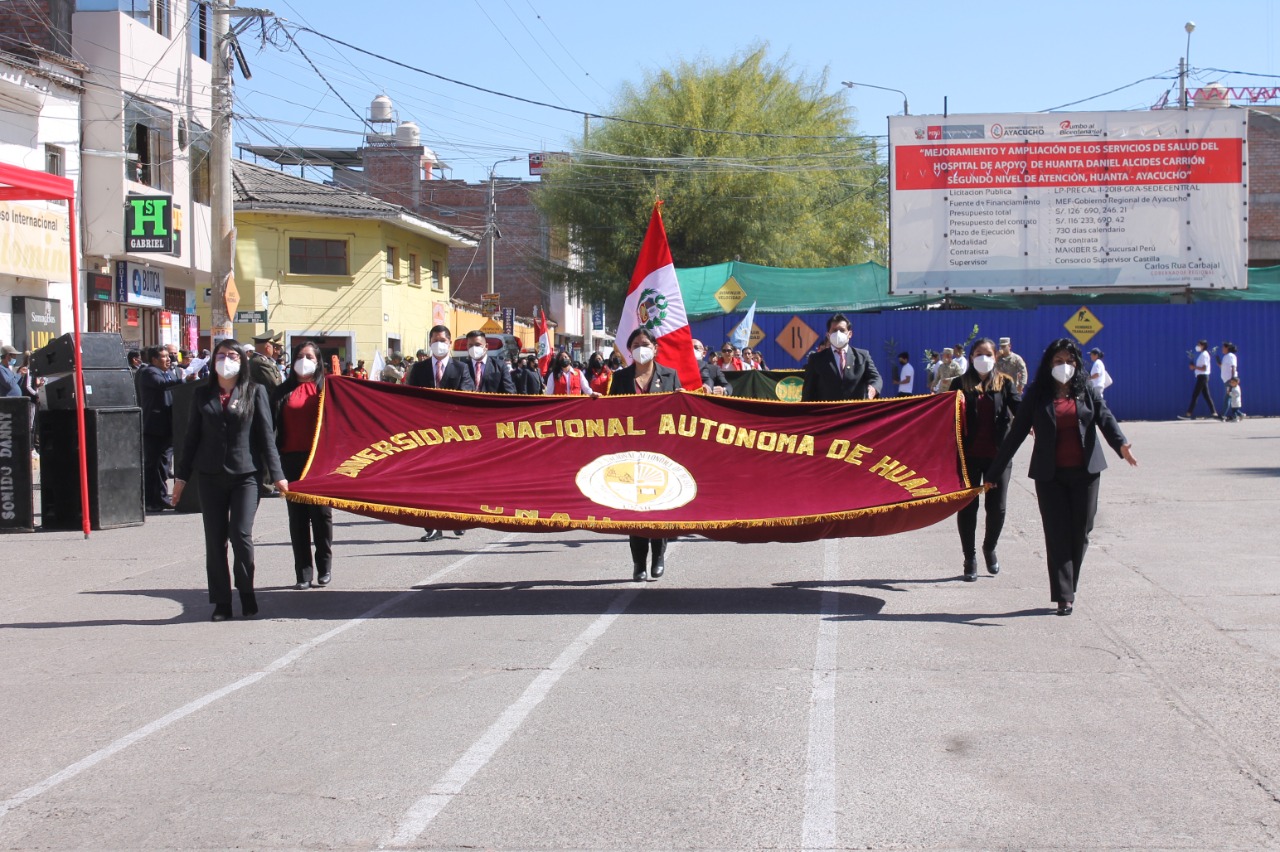 DESFILE POR EL DIA DE LA BANDERA Y LA BATALLA DE ARICA.