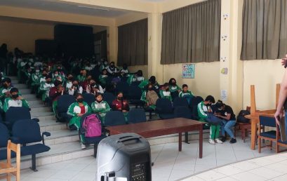 ESTUDIANTES REALIZAN ORIENTACIÓN VOCACIONAL EN COLEGIOS.