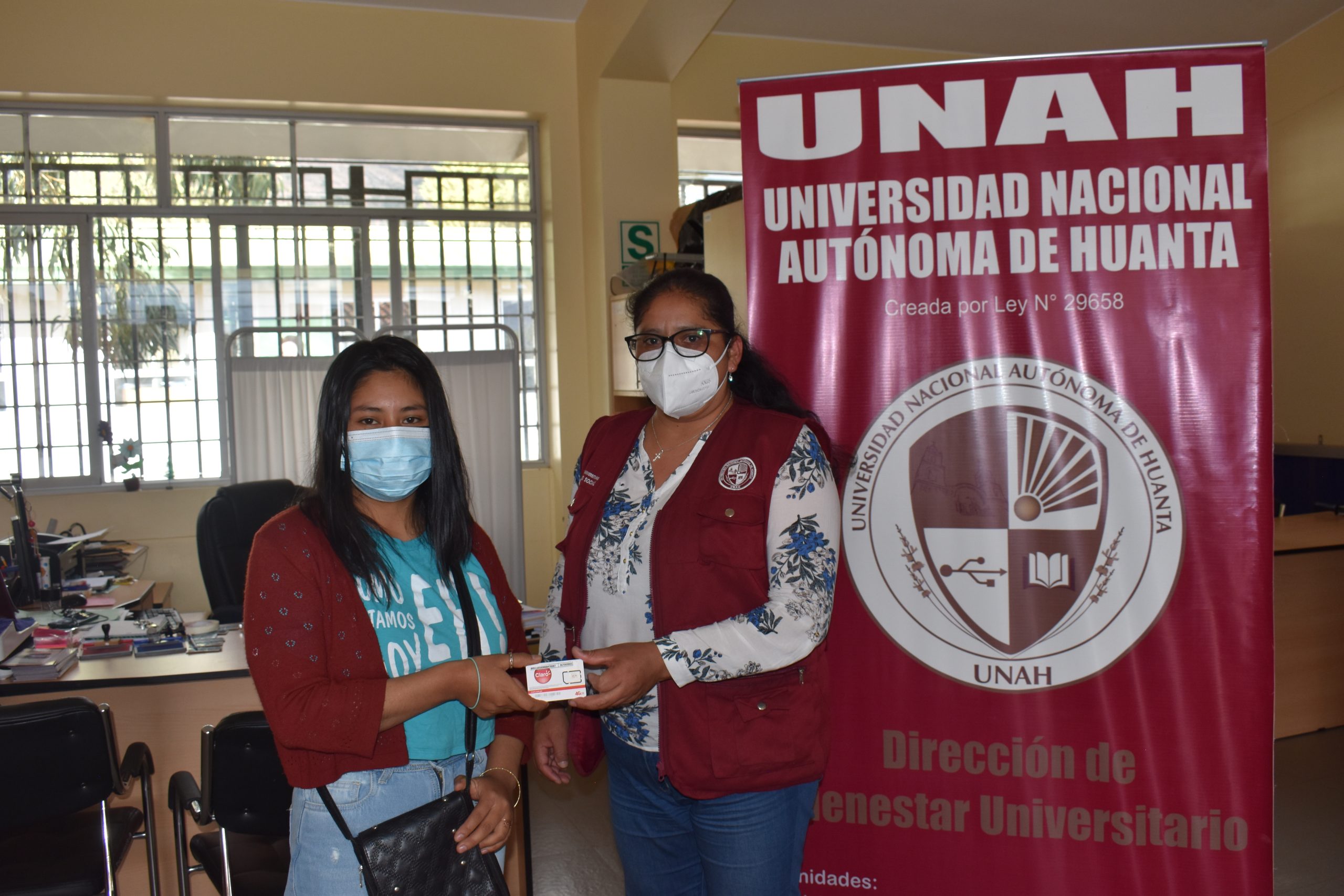 REPARTO DE CHIPS CON INTERNET A ESTUDIANTES.