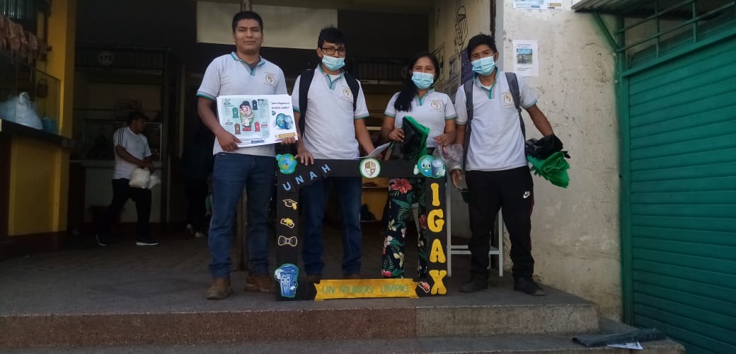 ESTUDIANTES CONTRIBUYEN EN LA LIMPIEZA PÚBLICA.