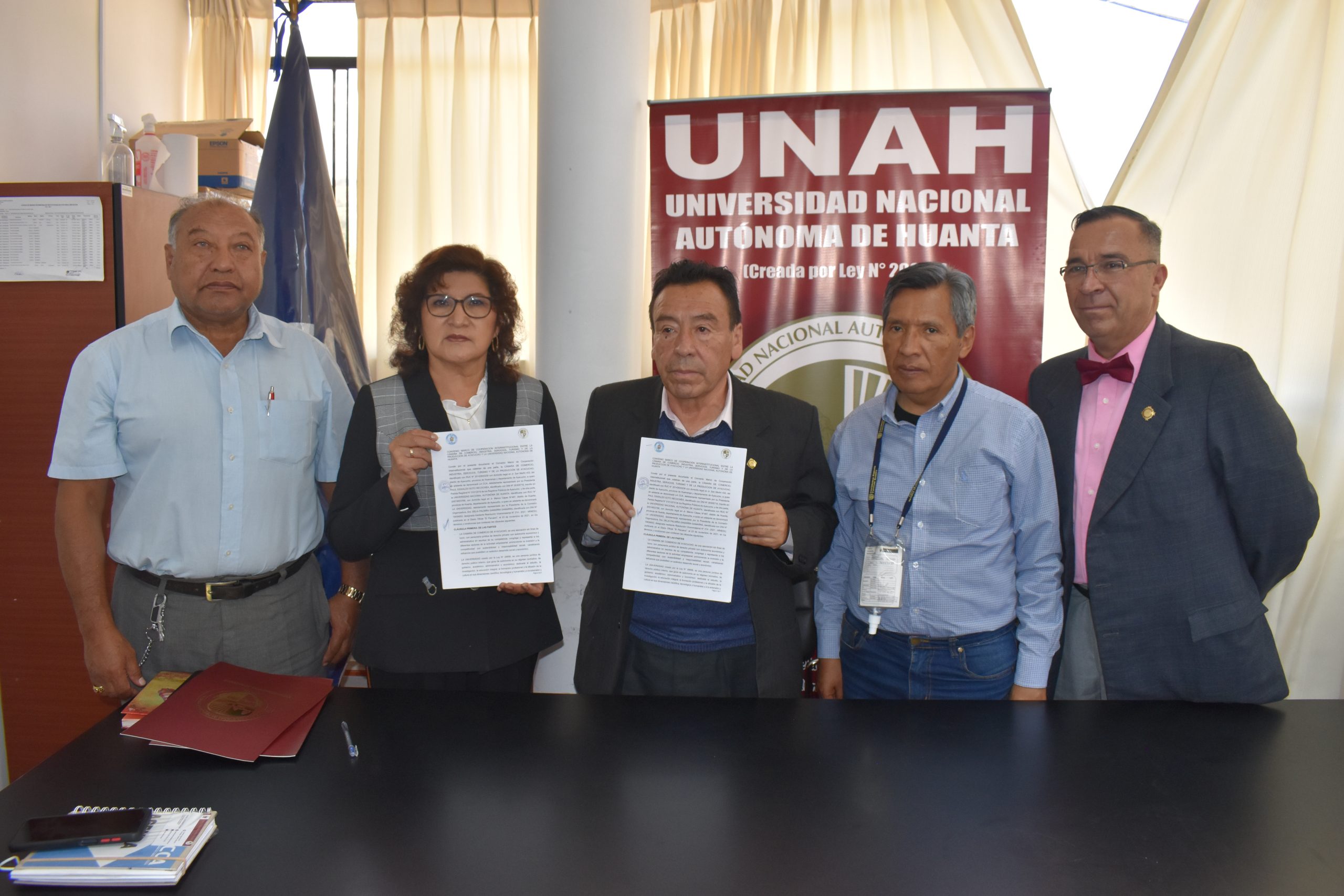 FIRMA DE CONVENIO CON LA CÁMARA DE COMERCIO DE AYACUCHO.