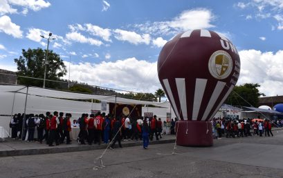 FERIA DE ORIENTACIÓN VOCACIONAL EN LA CIUDAD DE HUAMANGA.