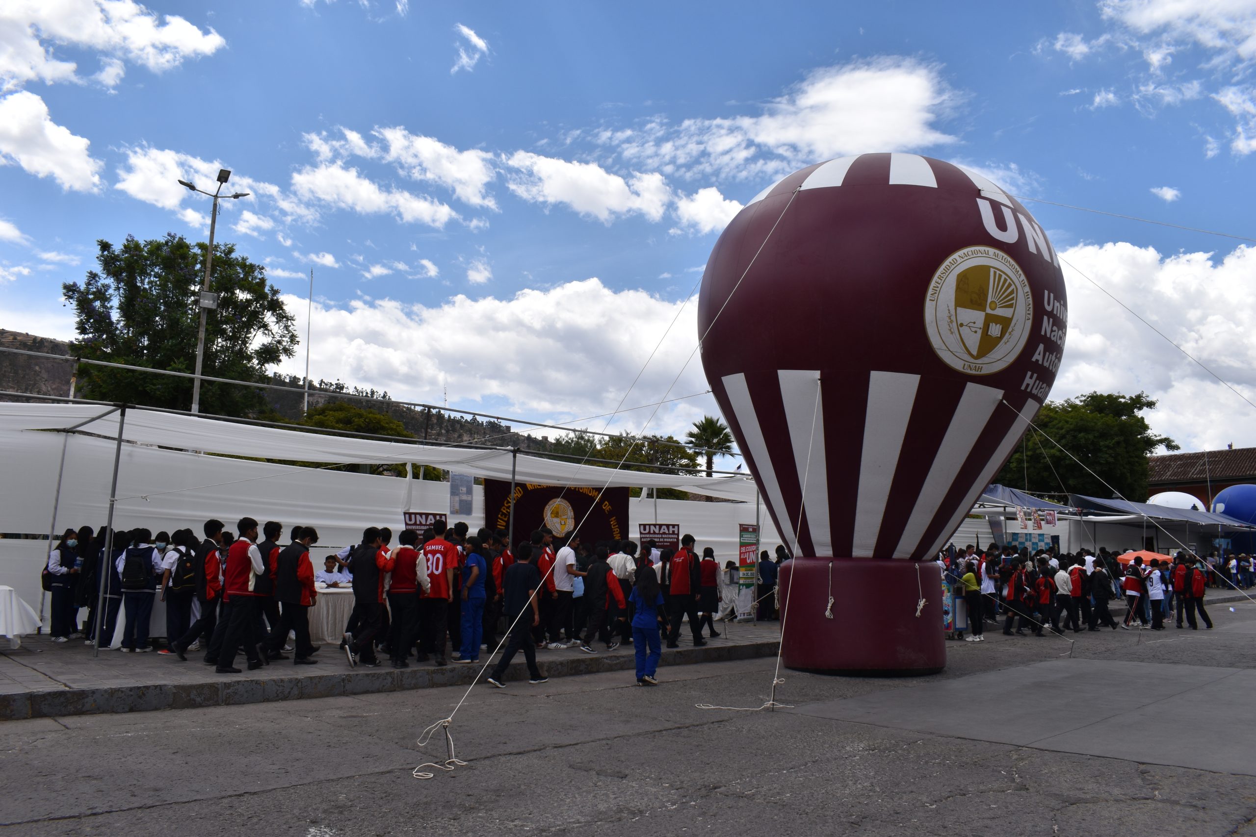 FERIA DE ORIENTACIÓN VOCACIONAL EN LA CIUDAD DE HUAMANGA.