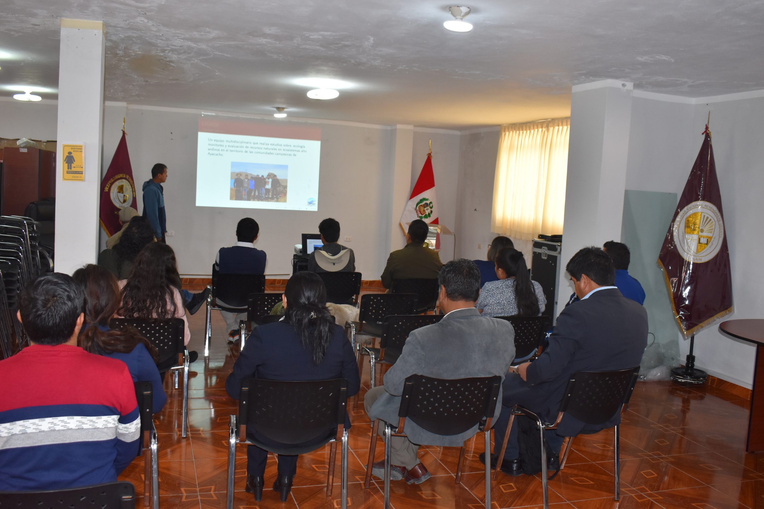 DOCENTES EXPONEN PROYECTOS DE INVESTIGACIÓN FINANCIADOS CON FONDOS DEL FOCAM.