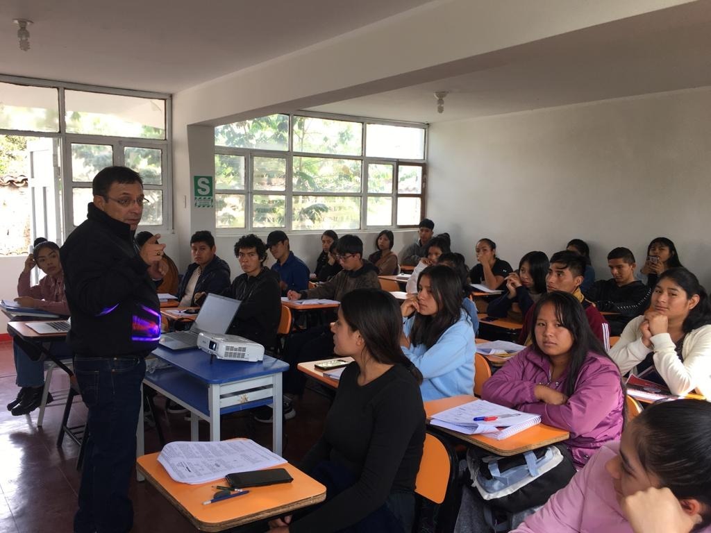 CHARLA DE LIDERAZGO Y MOTIVACIÓN EN EL CEPRE UNAH.